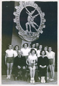 I 1951 deltok Rosa (nr. 4 fra v. bak) i kretsmesterskap i turn, Budapest.