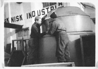 Franz og en arbeidskamerat på viftefabrikken i Værlegata, Moss 1947.