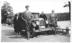 I 1930 kjøpte Axel sin første bil.. Klikk på bildet for større versjon
